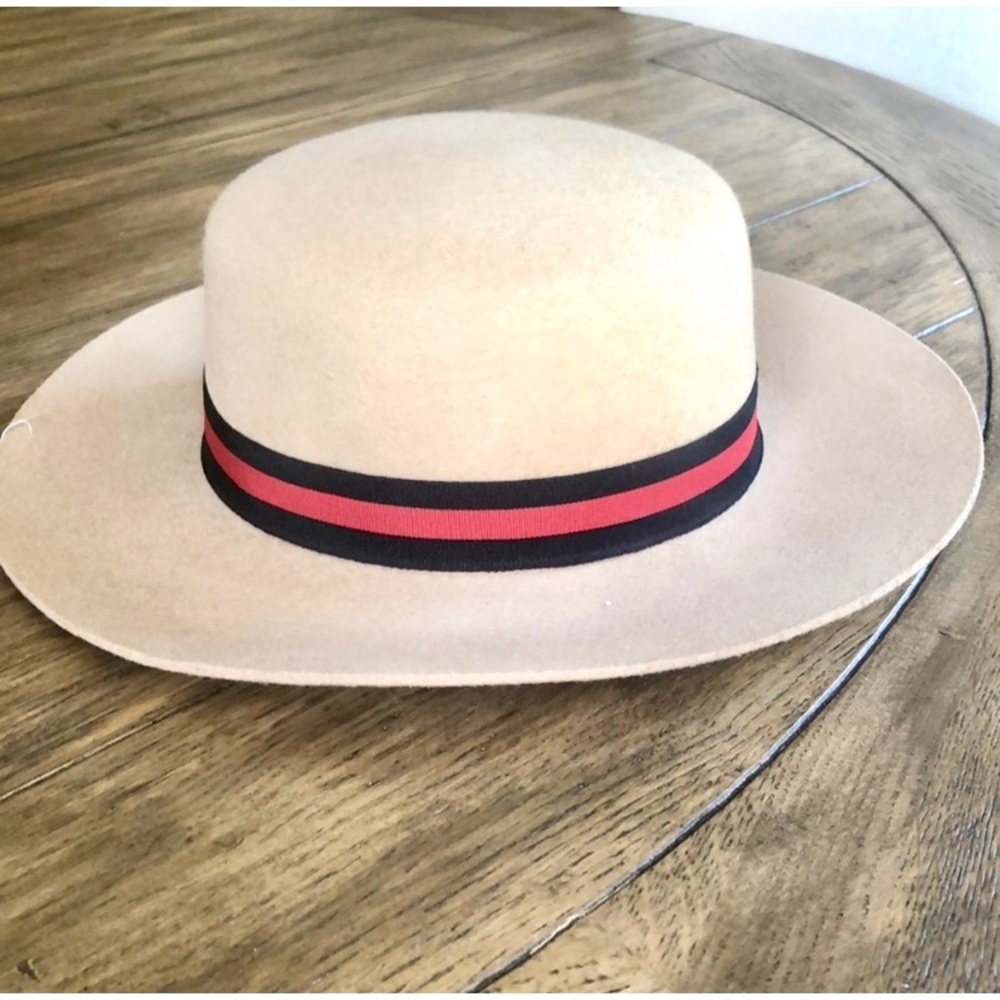 BP — Beige Wide-Brim Felt type / Wool Hat with DARK Navy and Red Band ! NWOT